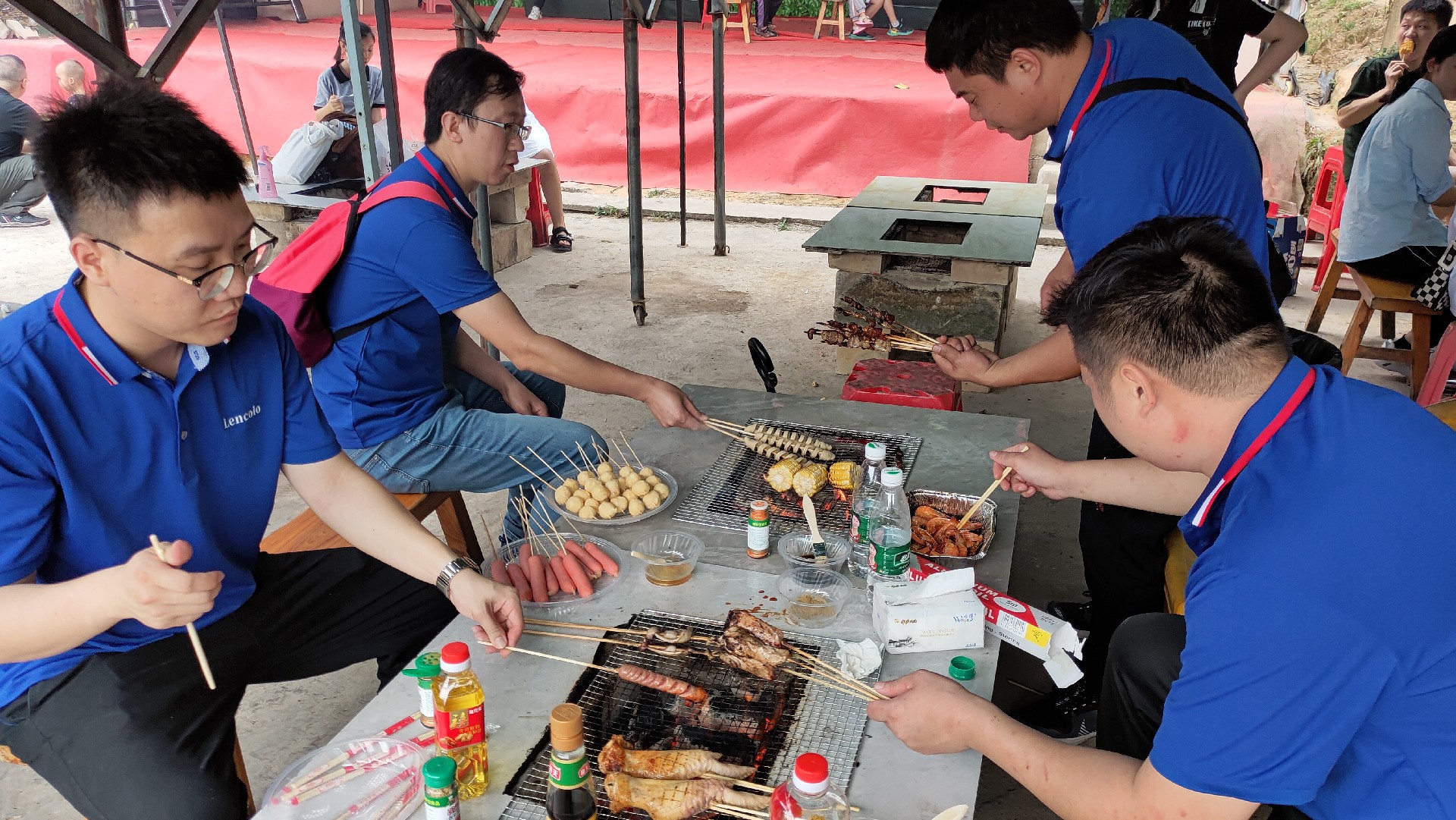 松湖騎行，穿樹(shù)飛花；農(nóng)家休閑，擁抱自然