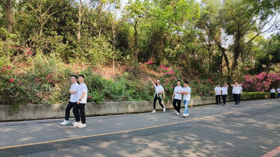 覽紅花湖美景，鑄藍柯路精神